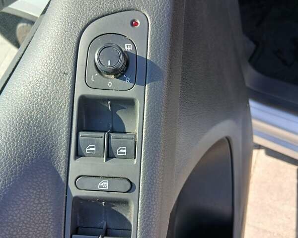 Сірий Фольксваген Тігуан, об'ємом двигуна 1.98 л та пробігом 235 тис. км за 12800 $, фото 9 на Automoto.ua