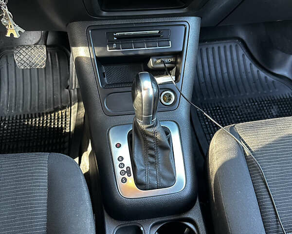 Сірий Фольксваген Тігуан, об'ємом двигуна 2 л та пробігом 108 тис. км за 14000 $, фото 9 на Automoto.ua