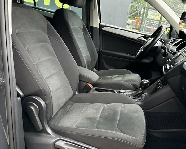 Сірий Фольксваген Тігуан, об'ємом двигуна 1.97 л та пробігом 181 тис. км за 22300 $, фото 16 на Automoto.ua