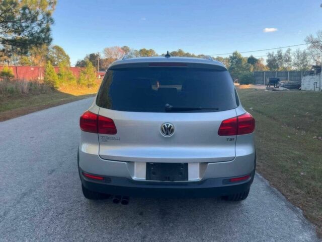 Серый Фольксваген Тигуан, объемом двигателя 2 л и пробегом 78 тыс. км за 4600 $, фото 5 на Automoto.ua