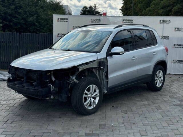 Серый Фольксваген Тигуан, объемом двигателя 2 л и пробегом 185 тыс. км за 8900 $, фото 1 на Automoto.ua