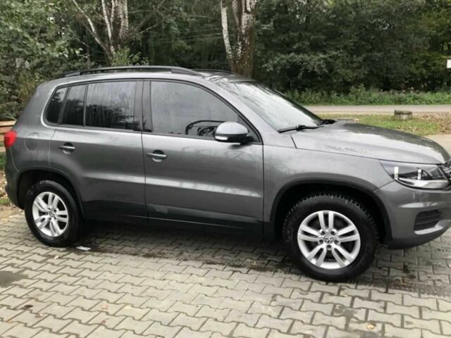 Серый Фольксваген Тигуан, объемом двигателя 2 л и пробегом 227 тыс. км за 9600 $, фото 2 на Automoto.ua