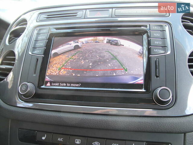 Серый Фольксваген Тигуан, объемом двигателя 2 л и пробегом 186 тыс. км за 14900 $, фото 94 на Automoto.ua