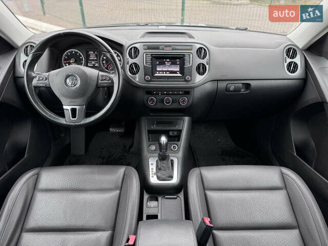 Серый Фольксваген Тигуан, объемом двигателя 2 л и пробегом 169 тыс. км за 12300 $, фото 20 на Automoto.ua