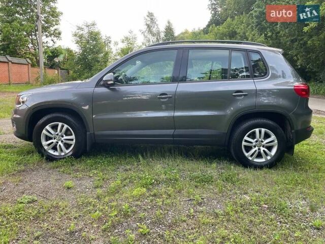 Сірий Фольксваген Тігуан, об'ємом двигуна 2 л та пробігом 133 тис. км за 13499 $, фото 2 на Automoto.ua