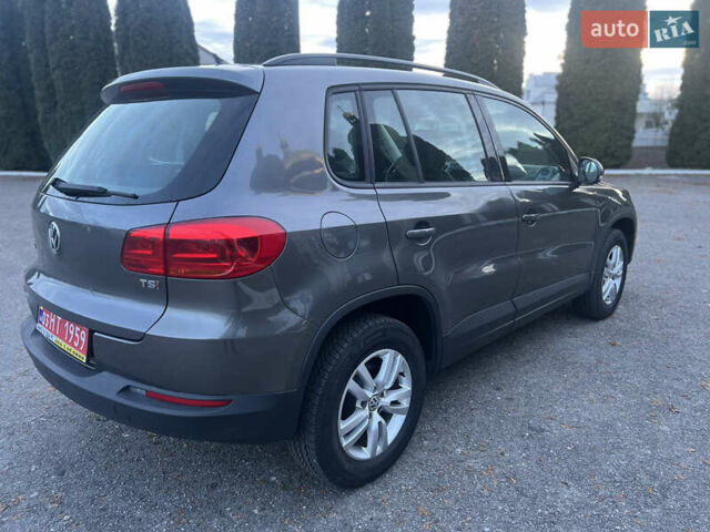 Серый Фольксваген Тигуан, объемом двигателя 2 л и пробегом 220 тыс. км за 12350 $, фото 2 на Automoto.ua