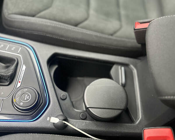 Серый Фольксваген Тигуан, объемом двигателя 1.98 л и пробегом 115 тыс. км за 23300 $, фото 39 на Automoto.ua