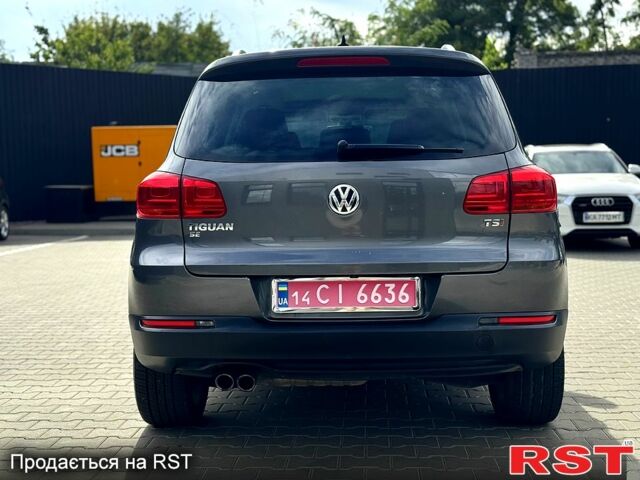 Серый Фольксваген Тигуан, объемом двигателя 2 л и пробегом 160 тыс. км за 13500 $, фото 4 на Automoto.ua