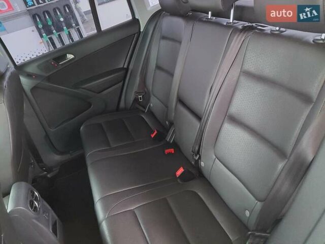 Серый Фольксваген Тигуан, объемом двигателя 1.98 л и пробегом 143 тыс. км за 12950 $, фото 25 на Automoto.ua