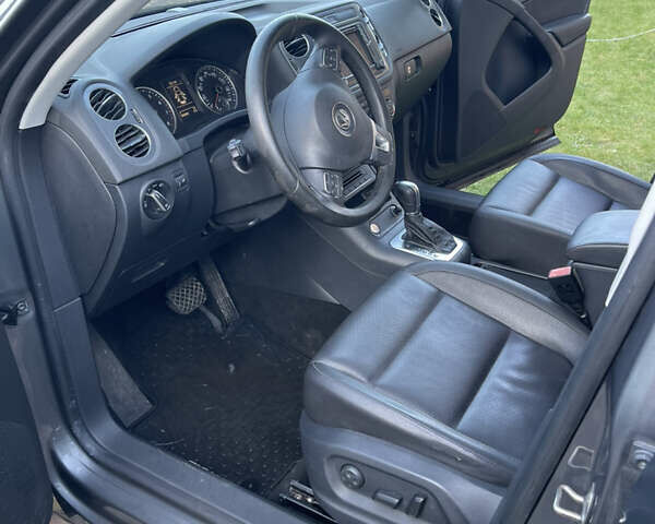 Сірий Фольксваген Тігуан, об'ємом двигуна 2 л та пробігом 205 тис. км за 10800 $, фото 19 на Automoto.ua