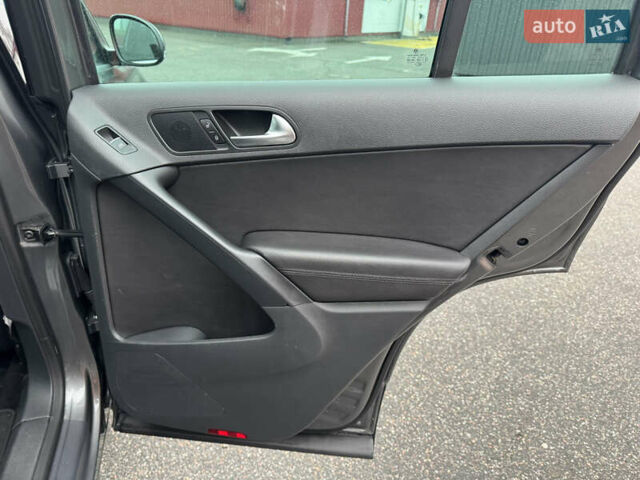 Серый Фольксваген Тигуан, объемом двигателя 2 л и пробегом 106 тыс. км за 15300 $, фото 14 на Automoto.ua