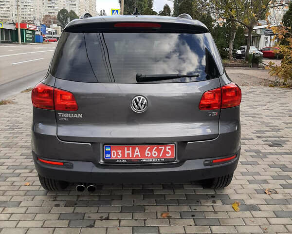 Сірий Фольксваген Тігуан, об'ємом двигуна 2 л та пробігом 206 тис. км за 12600 $, фото 4 на Automoto.ua