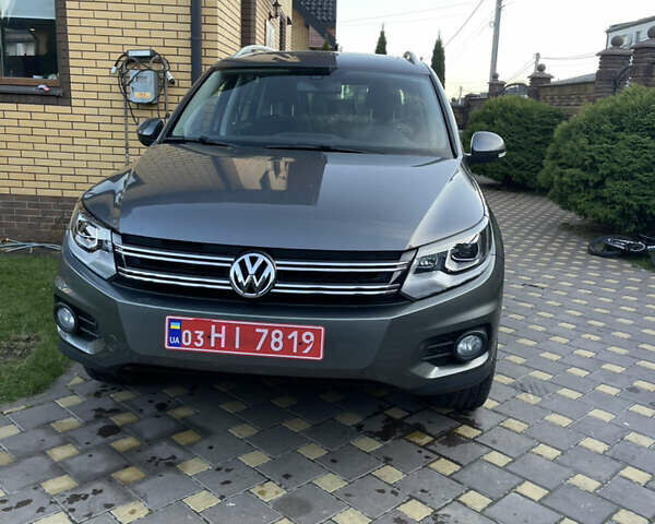 Сірий Фольксваген Тігуан, об'ємом двигуна 2 л та пробігом 205 тис. км за 10800 $, фото 9 на Automoto.ua