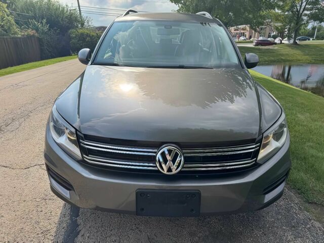 Серый Фольксваген Тигуан, объемом двигателя 2 л и пробегом 74 тыс. км за 7900 $, фото 1 на Automoto.ua