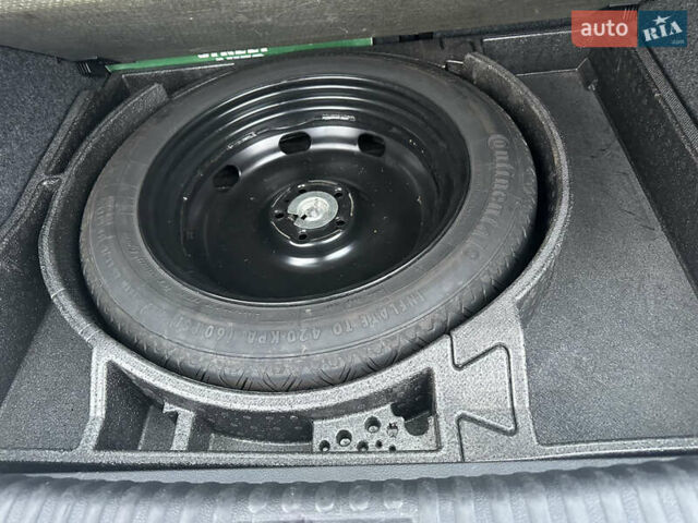 Сірий Фольксваген Тігуан, об'ємом двигуна 2 л та пробігом 150 тис. км за 12300 $, фото 31 на Automoto.ua