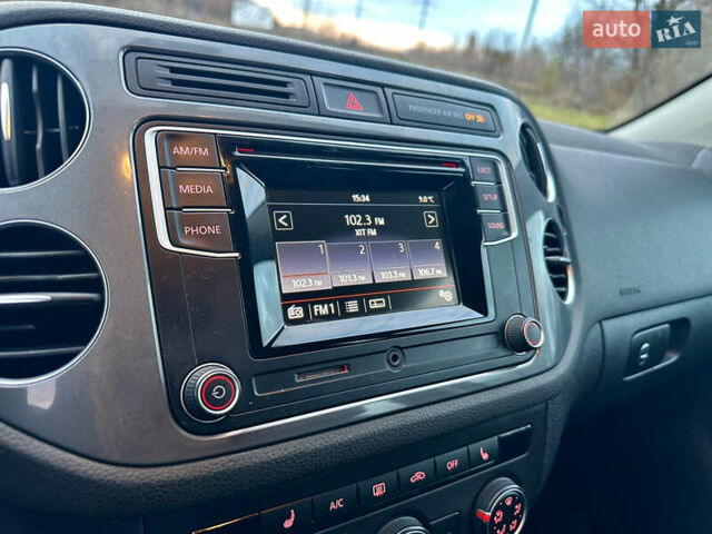 Сірий Фольксваген Тігуан, об'ємом двигуна 2 л та пробігом 150 тис. км за 12300 $, фото 19 на Automoto.ua