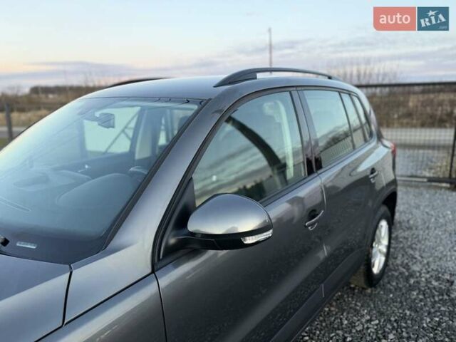 Серый Фольксваген Тигуан, объемом двигателя 2 л и пробегом 135 тыс. км за 11950 $, фото 26 на Automoto.ua