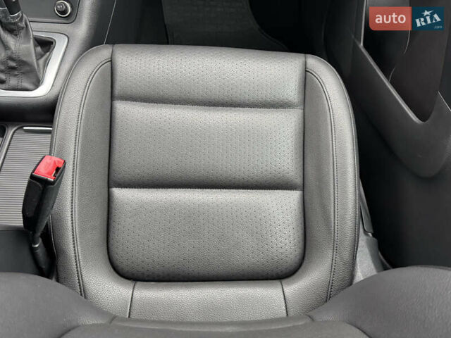 Серый Фольксваген Тигуан, объемом двигателя 2 л и пробегом 106 тыс. км за 15300 $, фото 27 на Automoto.ua