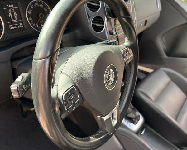 Серый Фольксваген Тигуан, объемом двигателя 1.98 л и пробегом 142 тыс. км за 12800 $, фото 28 на Automoto.ua