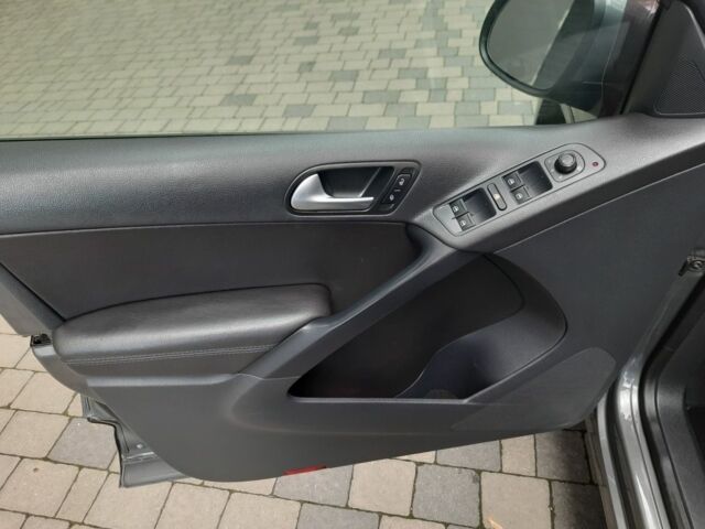 Сірий Фольксваген Тігуан, об'ємом двигуна 2 л та пробігом 193 тис. км за 12999 $, фото 14 на Automoto.ua