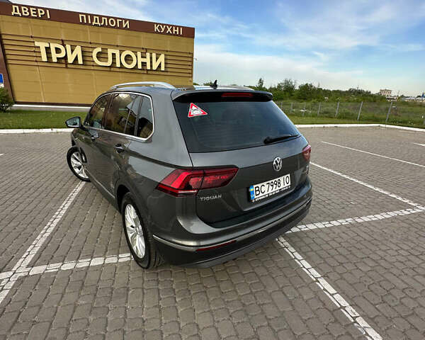 Серый Фольксваген Тигуан, объемом двигателя 2 л и пробегом 245 тыс. км за 26999 $, фото 3 на Automoto.ua