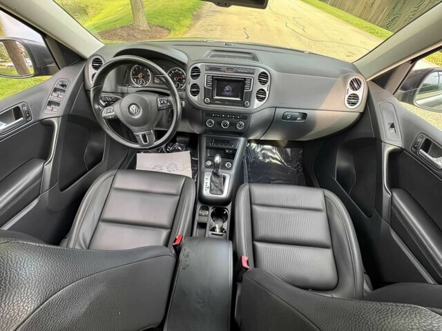 Серый Фольксваген Тигуан, объемом двигателя 2 л и пробегом 74 тыс. км за 7900 $, фото 8 на Automoto.ua