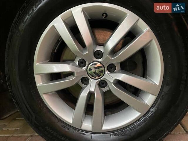 Сірий Фольксваген Тігуан, об'ємом двигуна 2 л та пробігом 133 тис. км за 13499 $, фото 36 на Automoto.ua