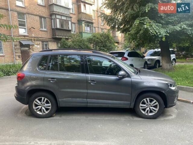 Серый Фольксваген Тигуан, объемом двигателя 2 л и пробегом 95 тыс. км за 14976 $, фото 2 на Automoto.ua