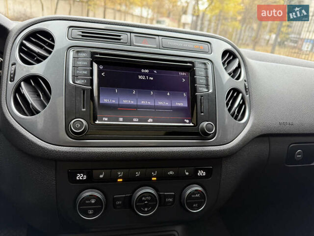 Серый Фольксваген Тигуан, объемом двигателя 2 л и пробегом 163 тыс. км за 15700 $, фото 38 на Automoto.ua