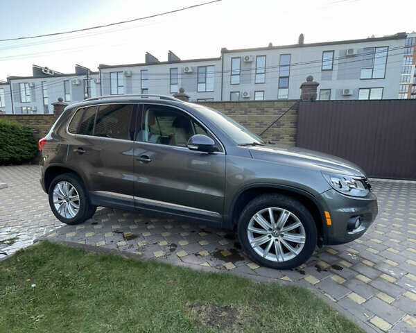 Сірий Фольксваген Тігуан, об'ємом двигуна 2 л та пробігом 205 тис. км за 10800 $, фото 6 на Automoto.ua