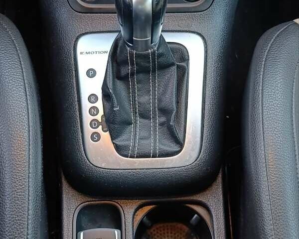 Сірий Фольксваген Тігуан, об'ємом двигуна 2 л та пробігом 205 тис. км за 12200 $, фото 35 на Automoto.ua