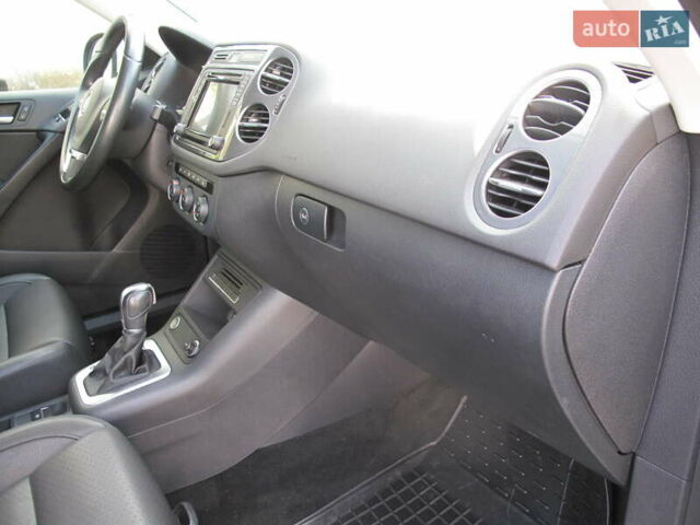 Серый Фольксваген Тигуан, объемом двигателя 2 л и пробегом 186 тыс. км за 14900 $, фото 62 на Automoto.ua