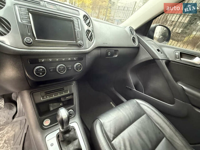 Серый Фольксваген Тигуан, объемом двигателя 2 л и пробегом 163 тыс. км за 15700 $, фото 33 на Automoto.ua