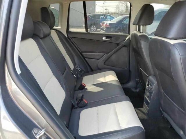 Серый Фольксваген Тигуан, объемом двигателя 2 л и пробегом 227 тыс. км за 9600 $, фото 8 на Automoto.ua