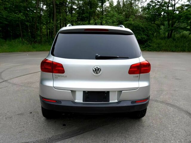 Серый Фольксваген Тигуан, объемом двигателя 2 л и пробегом 77 тыс. км за 8900 $, фото 5 на Automoto.ua