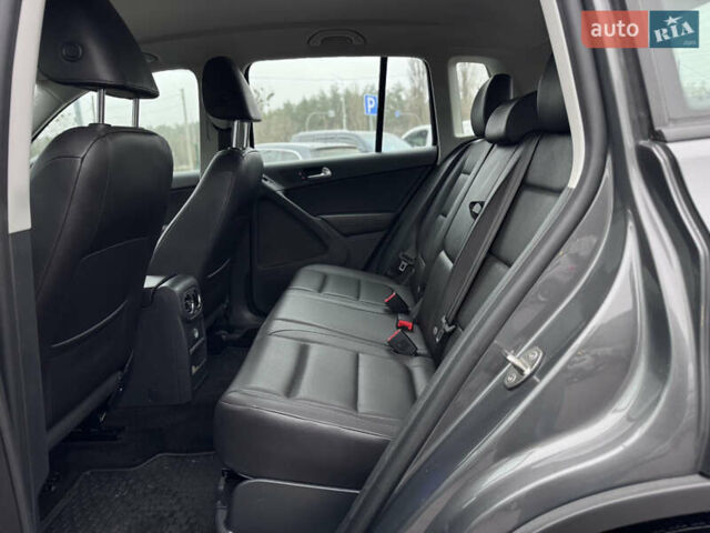 Серый Фольксваген Тигуан, объемом двигателя 2 л и пробегом 169 тыс. км за 12300 $, фото 32 на Automoto.ua