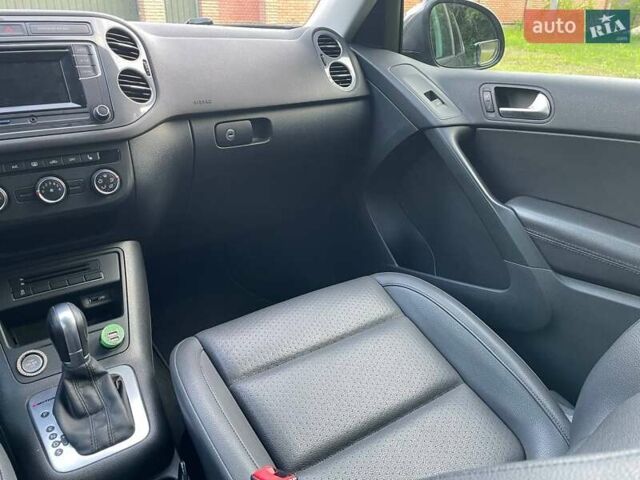 Сірий Фольксваген Тігуан, об'ємом двигуна 2 л та пробігом 133 тис. км за 13499 $, фото 22 на Automoto.ua