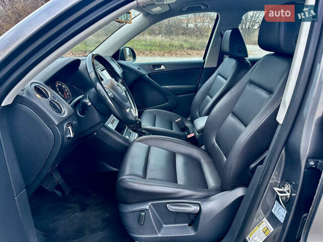 Сірий Фольксваген Тігуан, об'ємом двигуна 2 л та пробігом 150 тис. км за 12300 $, фото 16 на Automoto.ua