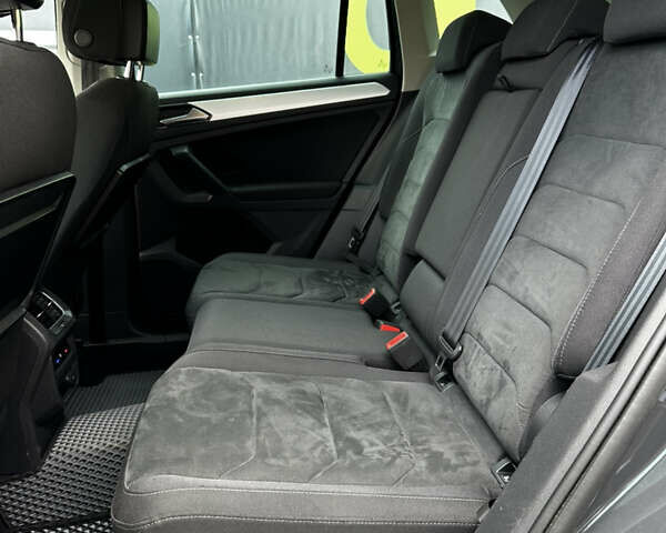 Сірий Фольксваген Тігуан, об'ємом двигуна 1.97 л та пробігом 181 тис. км за 22300 $, фото 13 на Automoto.ua