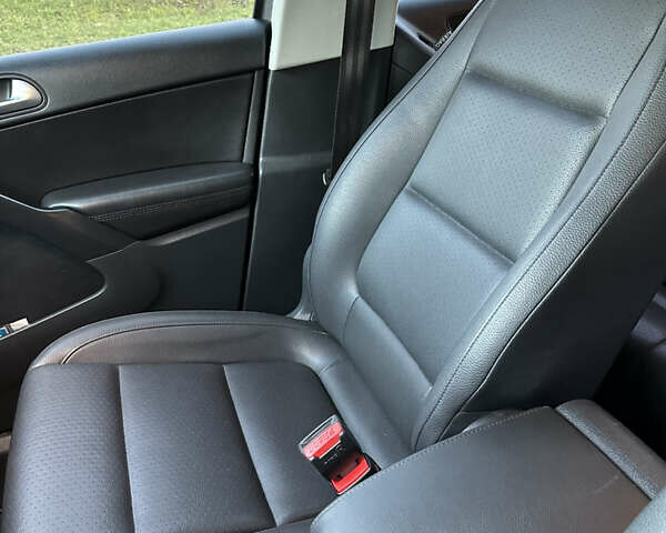 Сірий Фольксваген Тігуан, об'ємом двигуна 1.98 л та пробігом 68 тис. км за 13600 $, фото 21 на Automoto.ua