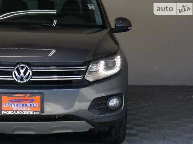Серый Фольксваген Тигуан, объемом двигателя 2 л и пробегом 129 тыс. км за 3000 $, фото 1 на Automoto.ua