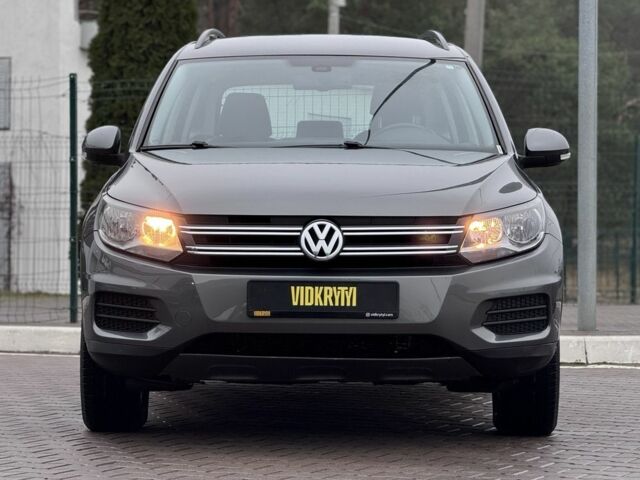 Серый Фольксваген Тигуан, объемом двигателя 2 л и пробегом 169 тыс. км за 12300 $, фото 1 на Automoto.ua