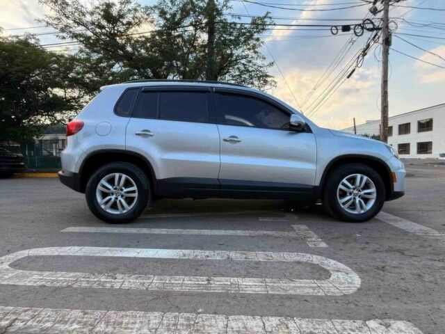 Серый Фольксваген Тигуан, объемом двигателя 2 л и пробегом 74 тыс. км за 7000 $, фото 3 на Automoto.ua