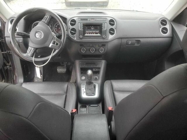 Сірий Фольксваген Тігуан, об'ємом двигуна 2 л та пробігом 135 тис. км за 2300 $, фото 7 на Automoto.ua