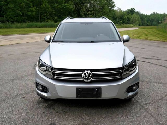 Серый Фольксваген Тигуан, объемом двигателя 2 л и пробегом 77 тыс. км за 8900 $, фото 1 на Automoto.ua