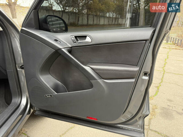 Серый Фольксваген Тигуан, объемом двигателя 2 л и пробегом 163 тыс. км за 15700 $, фото 52 на Automoto.ua