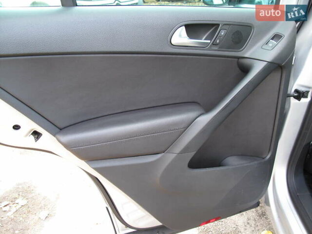 Серый Фольксваген Тигуан, объемом двигателя 2 л и пробегом 186 тыс. км за 14900 $, фото 37 на Automoto.ua