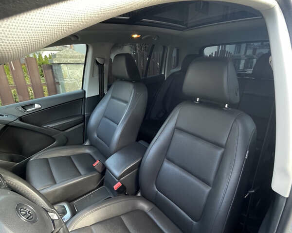 Сірий Фольксваген Тігуан, об'ємом двигуна 2 л та пробігом 40 тис. км за 17999 $, фото 9 на Automoto.ua