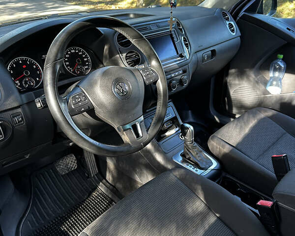 Сірий Фольксваген Тігуан, об'ємом двигуна 2 л та пробігом 108 тис. км за 14000 $, фото 6 на Automoto.ua