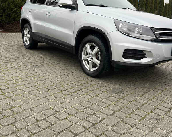 Серый Фольксваген Тигуан, объемом двигателя 1.98 л и пробегом 156 тыс. км за 12999 $, фото 4 на Automoto.ua